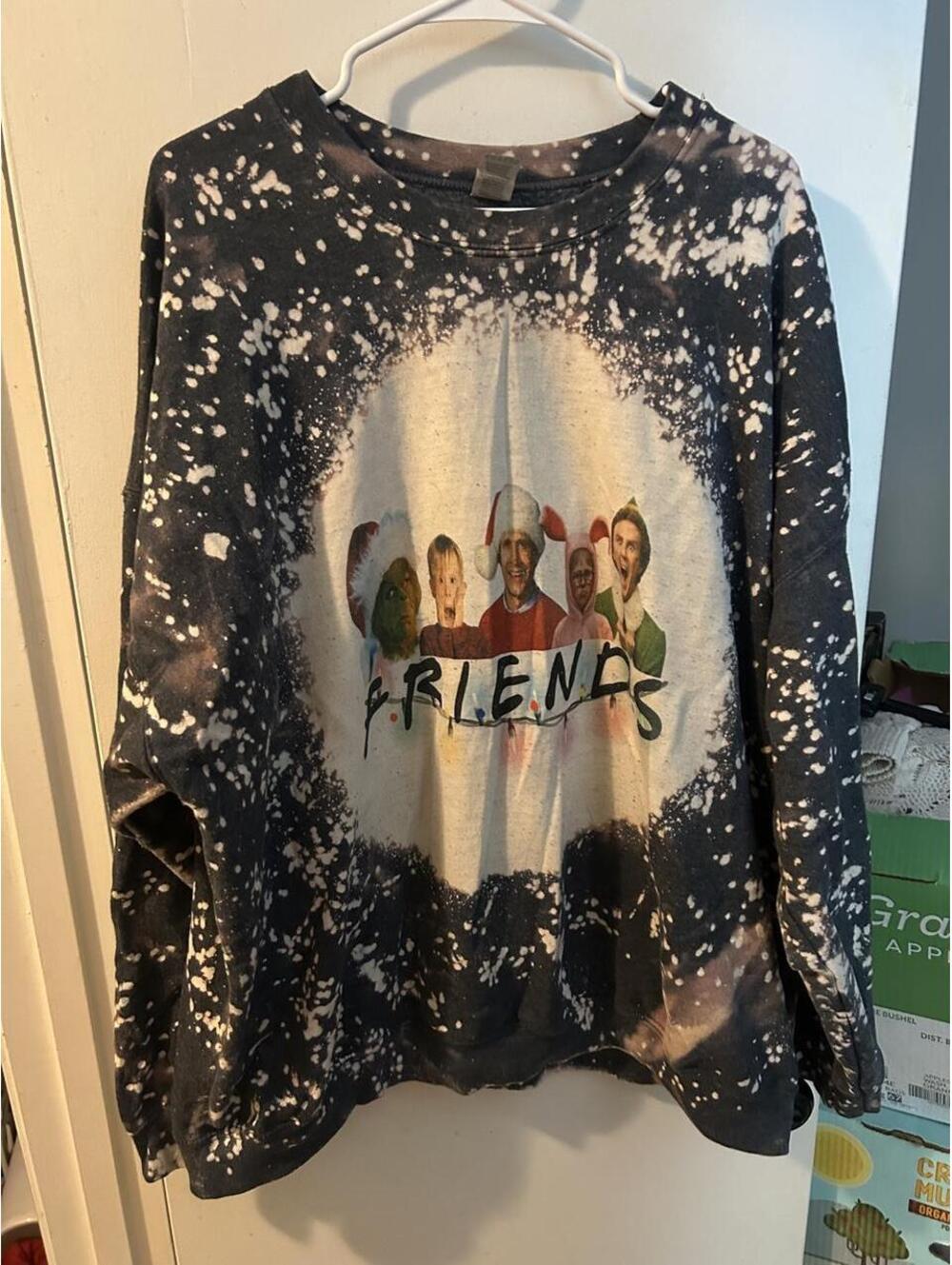 Gildan Friends TV show Christmas crewneck with bleach splatter size 3XL